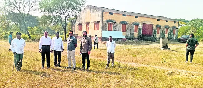 ’లెదర్‌పార్కు స్థలం కబ్జా చేస్తే సహించం’