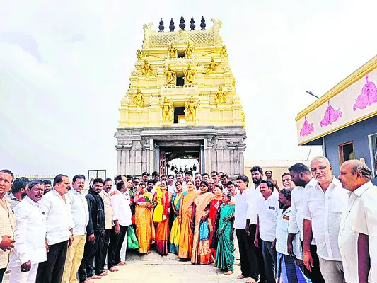 అక్రమ కేసులతో అడ్డుకోలేరు