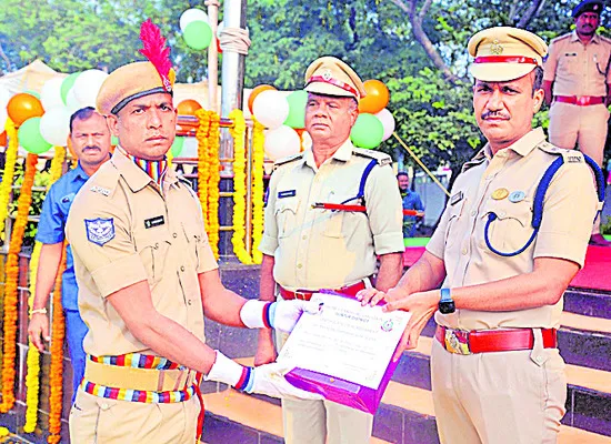 సమాజ శ్రేయస్సుకు హోంగార్డుల సేవలు