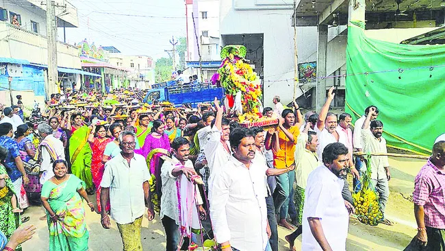 ఫ నిమజ్జనోత్సవ వైభవం 