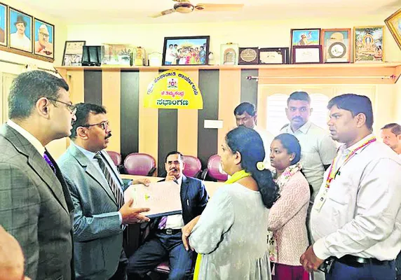 ఉపాధి హామీ  పనుల తనిఖీ 