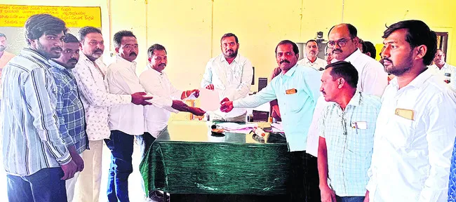 ఎకరాకు రూ.50 లక్షలు ఇవ్వండి