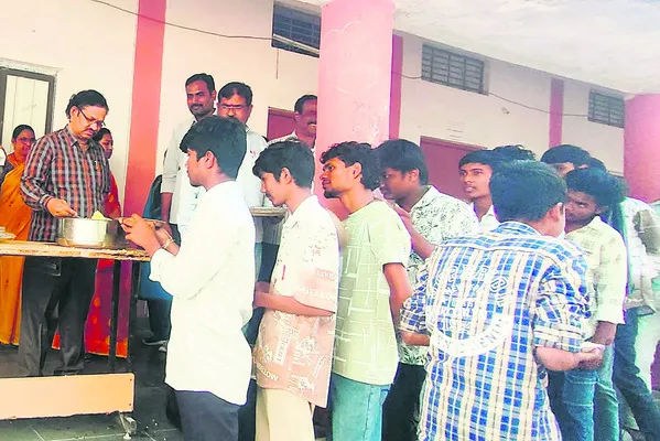 అధ్యాపకులు.. అన్నదాతలు..