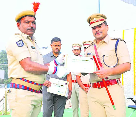 హోంగార్డుల సంక్షేమానికి కృషి 