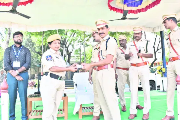 హోంగార్డుల సేవలు వెలకట్టలేనివి 