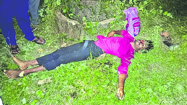 రోడ్డు ప్రమాదంలో యువకుడి మృతి 