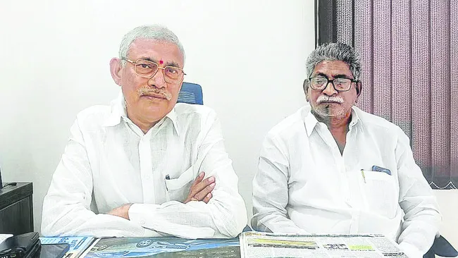 జగన్‌ ఆలోచనకే పవన్‌ ఆలోచనగా కలరింగ్‌