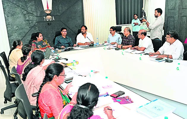 అభివృద్ధి పనులకు ప్రాధాన్యత ఇవ్వండి