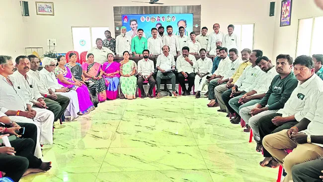 అన్నదాత ఆత్మహత్యలకు చంద్రబాబుదే బాధ్యత 