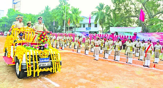 హోంగార్డుల సేవలు అనిర్వచనీయం 