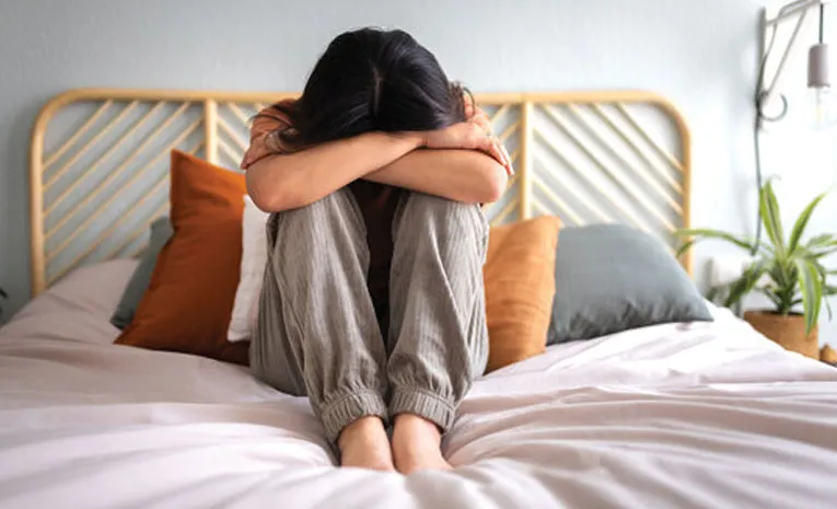 తేడా భర్త.. పరీక్షలకు వెళ్తే పరారీ