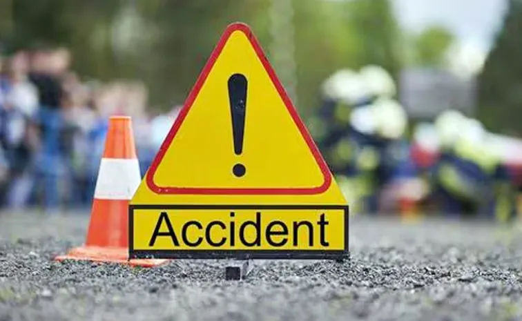 అయ్యప్ప భక్తుల కారు బోల్తా.. పలువురికి గాయాలు