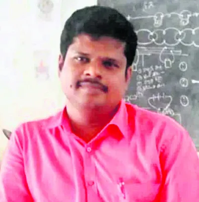 గుండెపోటుతో  ఉపాధ్యాయుడు మృతి 
