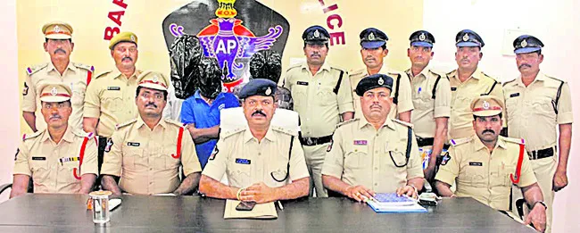 ద్విచక్ర వాహనాల దొంగలు అరెస్టు 