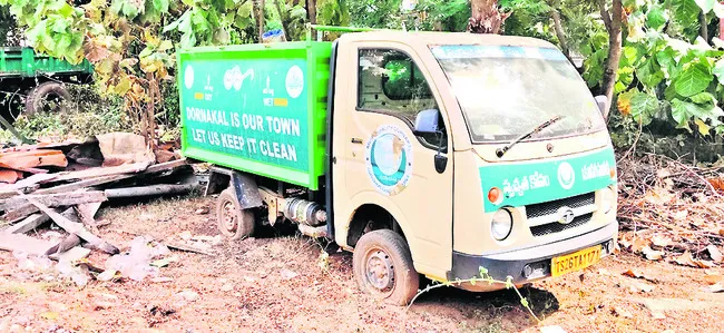 వాహనాల కొరత..