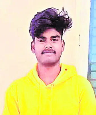 రోడ్డు ప్రమాదంలో యువకుడి దుర్మరణం
