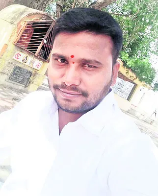 రోడ్డు ప్రమాదంలో యువకుడి మృతి  