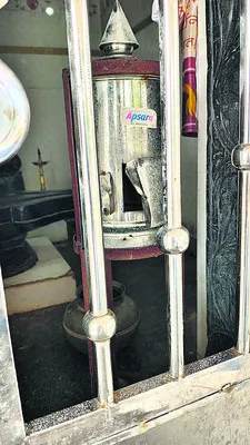 రెండు ఆలయాల్లో చోరీ