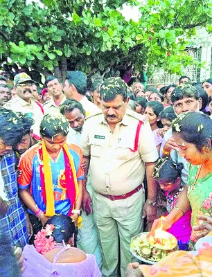 క్రికెటర్‌ దీపికకు  ఘన స్వాగతం