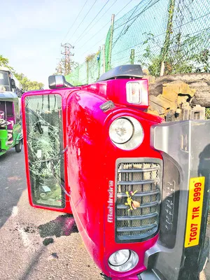 రోడ్డు ప్రమాదంలో వ్యక్తికి తీవ్రగాయాలు 