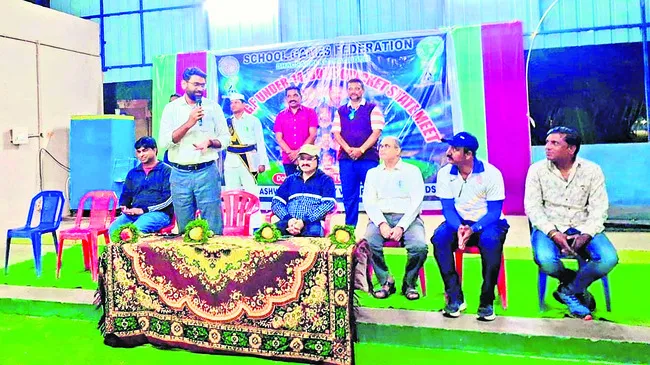 క్రీడలతో స్నేహ సంబంధాలు