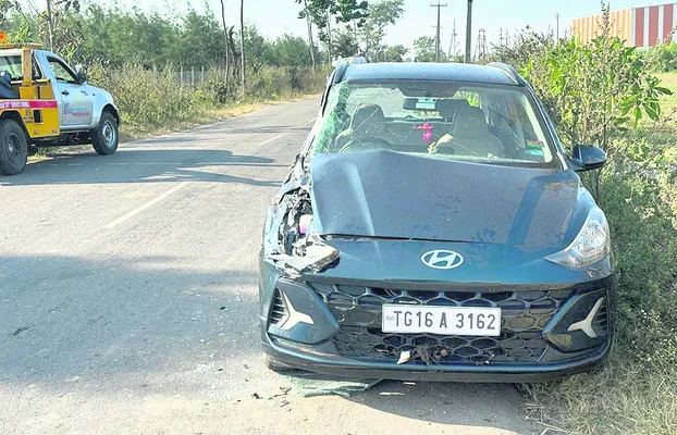 కారు లారీ ఢీ, ఒకరికి గాయాలు