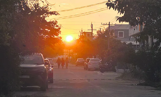 ఇటు సూర్యుడు.. అటు చంద్రుడు