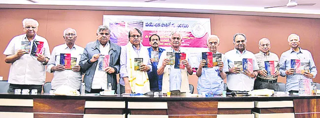 సమాజ ఉన్నతికి జర్నలిజం తోడ్పడాలి 