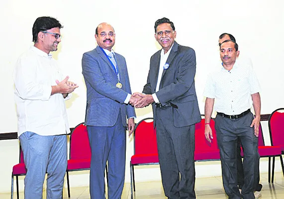 ఐఎంఏ అధ్యక్షుడిగా  వరప్రసాద్‌ బాధ్యతల స్వీకరణ 