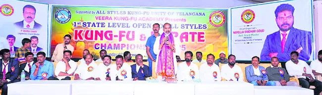 చదువుతోపాటు క్రీడల్లోనూ రాణించాలి