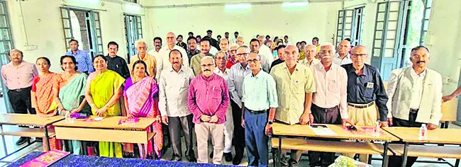 పూర్వ విద్యార్థుల సహకారం.. వర్సిటీకి వరం