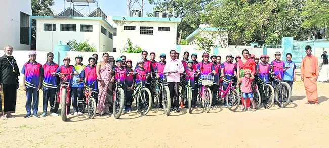 సైక్లింగ్‌లో సత్తా చాటాలి 