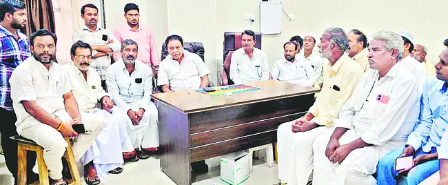 ఎరిక్షన్‌ బాబువి అవినీతి రాజకీయాలు