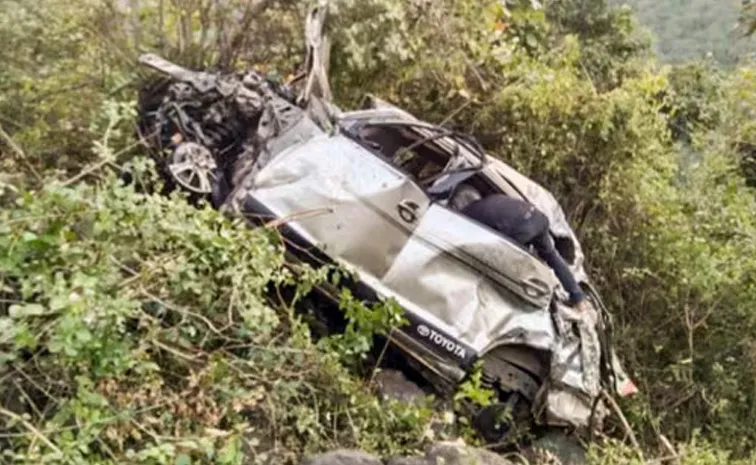 6 Killed As Car Falls Into 600 Foot Gorge In Nashik