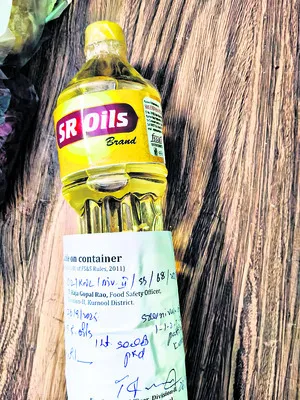 తనిఖీలు చేస్తున్నా ఆగని కల్తీలు 
