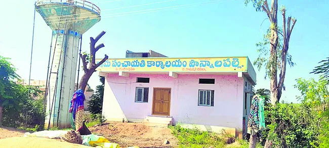 ఓటర్లు 207.. బరిలో ముగ్గురు !