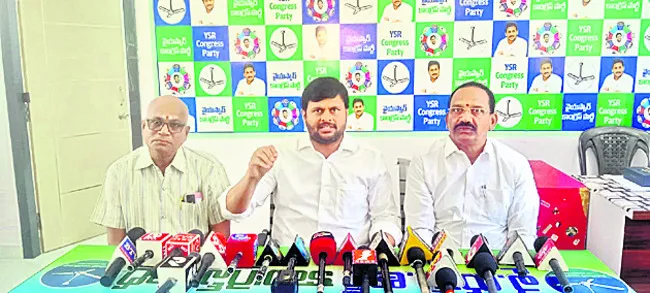 సంక్షోభానికి కారణం కేంద్రమంత్రే 