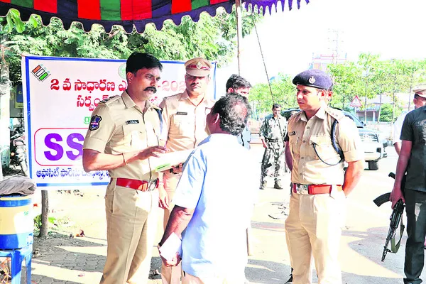 ప్రతీ వాహనాన్ని క్షుణ్ణంగా తనిఖీ చేయాలి