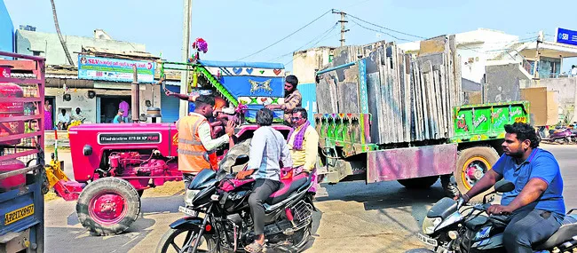 కొలిమిగుండ్లలో రాయల్టీ చెక్‌పోస్టు ఏర్పాటు