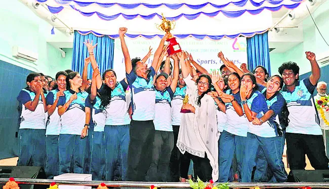 క్రీడలు దినచర్యలో భాగం కావాలి