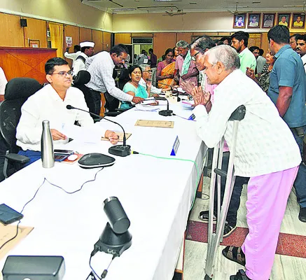 అర్జీదారులు సంతృప్తి చెందాలి 