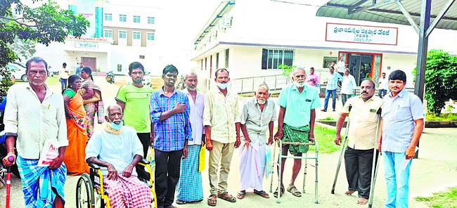 పింఛన్‌ తొలగించారు 
