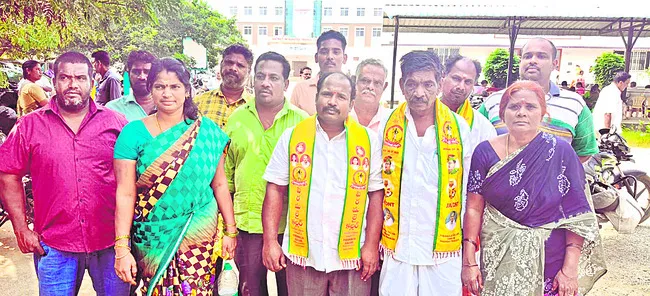 కుల ధ్రువీకరణ పత్రం లేదు 
