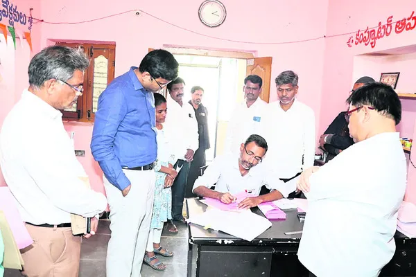 సజావుగా పోస్టల్‌ బ్యాలెట్‌ ప్రక్రియ 