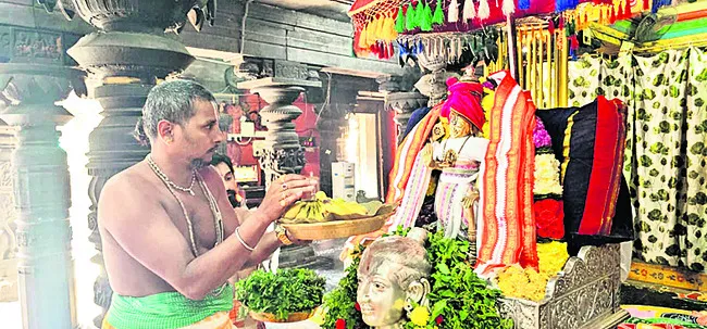 ● వైభవంగా నిత్యకల్యాణం ● శాస్త్రోక్తంగా గరుడసేవ 