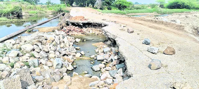 కాజ్‌వే.. కానరాదే? 
