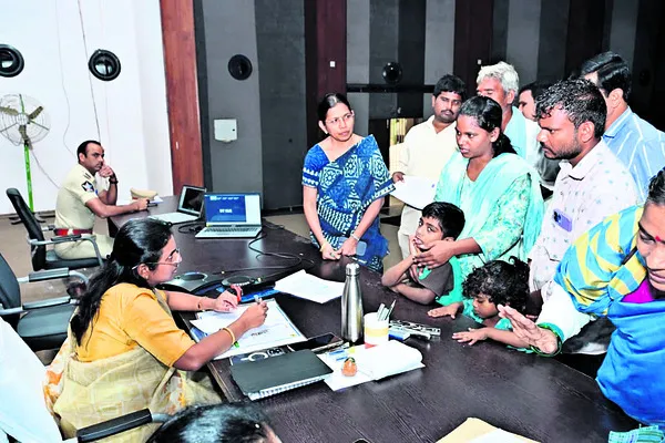 పీజీఆర్‌ఎస్‌ అర్జీలను వేగవంతంగా పరిష్కరించాలి