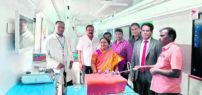 ప్రత్యేక బస్సులో వైద్యులకు శిక్షణ