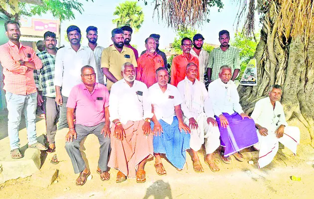 సొంతూళ్లకు వస్తున్నారు..
