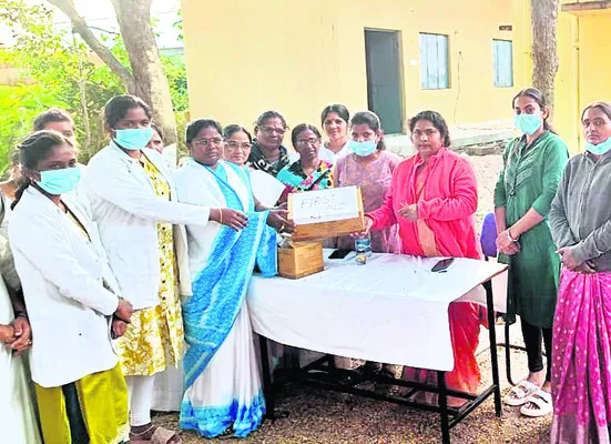 వైద్య సిబ్బంది అందుబాటులో ఉండాలి